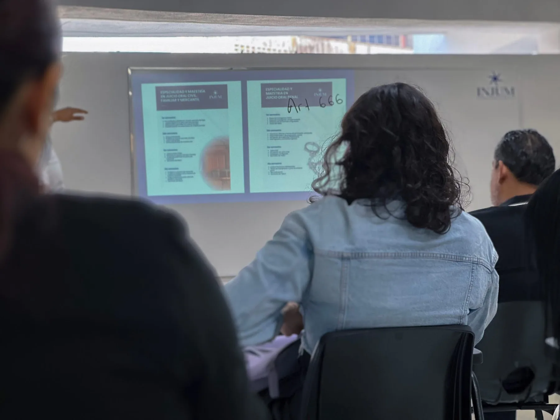 Clase presencial en INJUM
